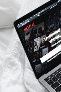 鱿鱼游戏第三季海报，Netflix原创韩剧，极具视觉张力的生存博弈场面